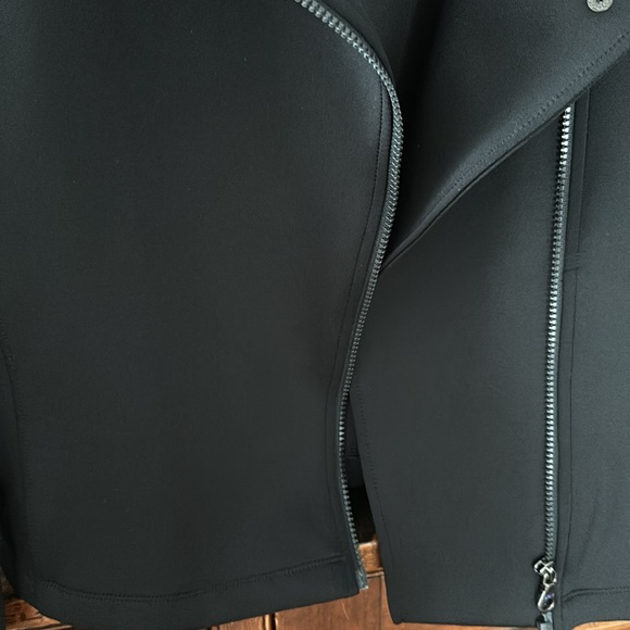 Black jacket size small - Picture 3 of 4